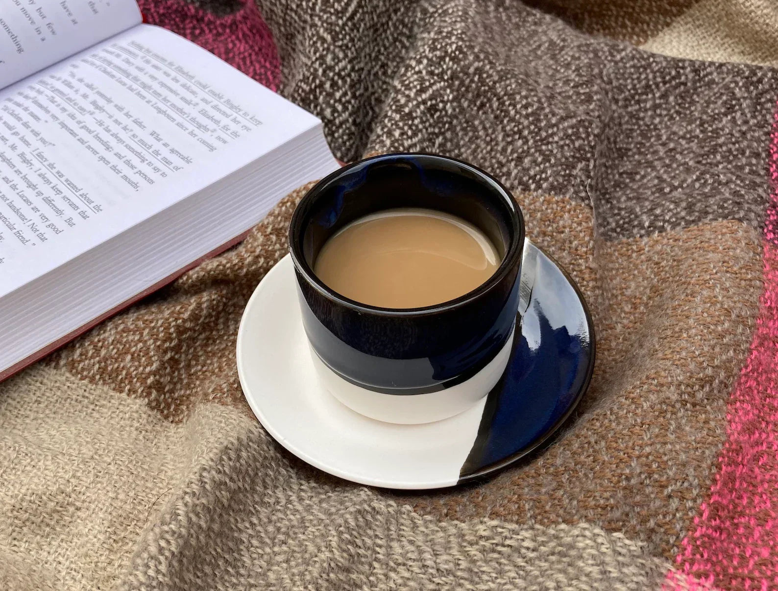 Handmade Ceramic vs Porcelain Cups: Understanding the Differences for Everyday Use